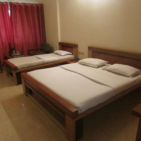 Hotel Surya Renaissance Насик Экстерьер фото