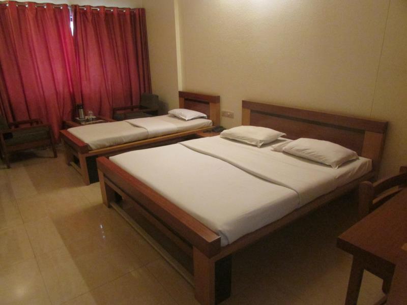 Hotel Surya Renaissance Насик Экстерьер фото